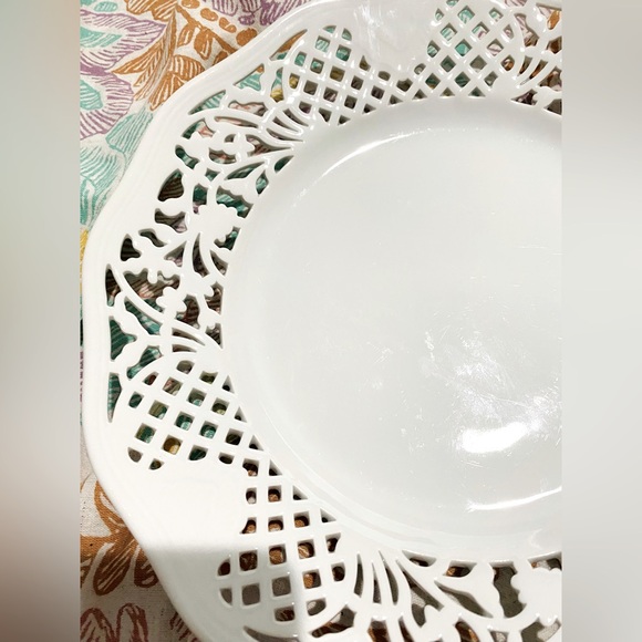 Oscar de la Renta Fune 1990 Plate. Vintage Belmonte Pattern 10.5 in.  Like New. - Picture 6 of 7